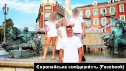 24 серпня у користувачі соцмереж почали поширювати фотографії харківського чиновника, який у Instagram опублікував світлини свого відпочинку разом з родиною у Ніцці