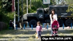 Російська військова техніка в окупованому Скадовську, Херсонська область травень 2022 року