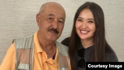 Журналист, педагог-режиссер Аманбек Жапаров жана Мадина Талипбек.