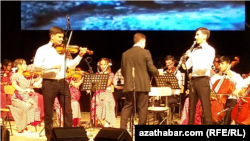 Baýram Doliýew (gyjak) we Sirhan Batirow (klarnet). 2022-nji ýylyň 11-nji awgusty