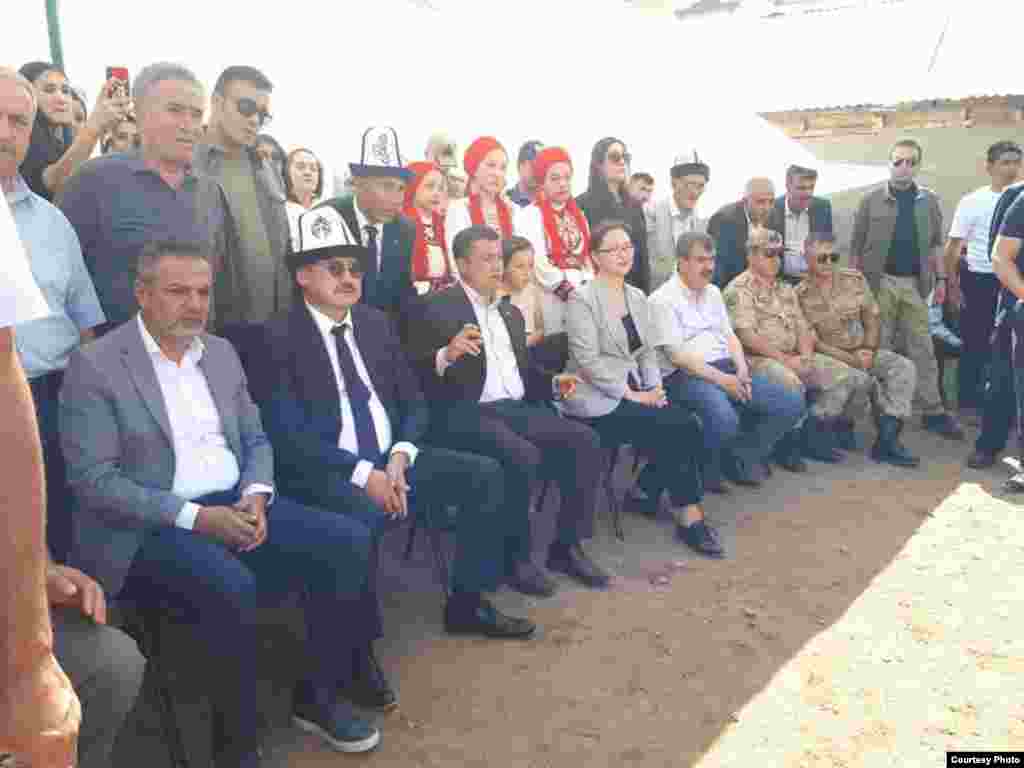 Улуу-Памирге Түрк мамлекеттер уюмунун баш катчысынын орун басары Арслан Койчиев жана Кыргызстандын Стамбулдагы башкы консулу Лира Сыдыкова да барды.