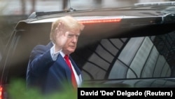 Невідомо, чи вдалося знайти такі документи під час обшуків 8 серпня