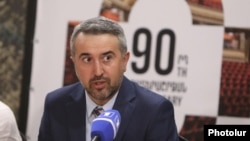 Հանրային խորհրդի նորանշանակ նախագահ, Մատենադարանի տնօրեն Արա Խզմալյան, արխիվ