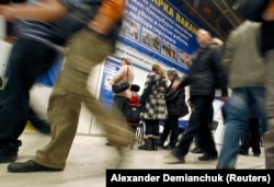 Очередь на ярмарке вакансий, Санкт-Петербург, 2013 год