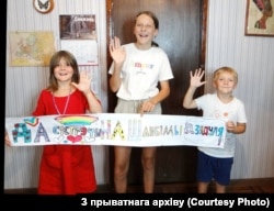 Унукі чакаюць палітвязьня Алега Грузьдзіловіча