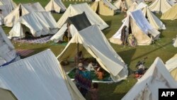 تعداد زیادی از باشنده گان مناطق سیلاب زده در پاکستان زیرخیمه ها زنده گی می کنند و به کمک های فوری نیاز دارند