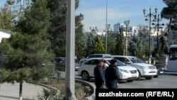 Türkmenistanyň Ýol gözegçilik gullugynyň işgärleri