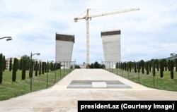 Тоолуу Карабак аймагындагы Ханкенди шаарындагы Жеңиш аркасы. Мурда бул шаар Степанакерт деп аталчу.