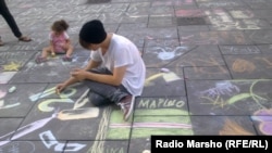 Австри -- Нохчийн бераш сурташ дохкуш ду Венерчу майданахь, Вена, 10.09.2012.