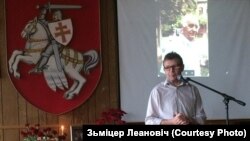 На вечарыне памяці Кастуся Акулы. На фота — Зьміцер Ельяшэвіч