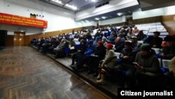 Чогулгандар менен президенттин Таластагы ыйгарым укуктуу өкүлүнүн биринчи орун басары Канимет Осмонбеков музыкалык мектептин залында жолукту. 