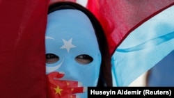 Кытайдын уйгурларды басмырлоосуна каршы чыккан демонстрант. Стамбул. 1-октябрь, 2019-жыл. 