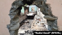 Як хонаи вайроншуда дар Чоркӯҳ 