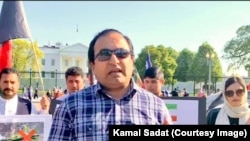 افغانهای معترض از ایالات متحده خواستند تا در برابر آنچه در افغانستان می گذرد٬ بی تفاوت نماند. 