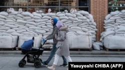 Ілюстраційне фото: місцеві в Дніпрі, 20 квітня 2022 року