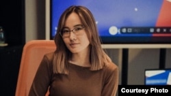 Перизат, банктын кардары