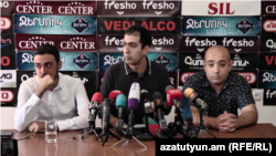 Lawyers of former Armenian President Robert Kocharian Aram Orbelian (center) and Hovhannes Khudoyan (right) at a press conference in Yerevan, August 7, 2019
