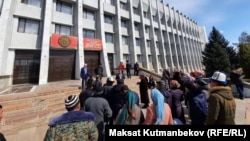 Чогулгандар менен президенттин Таластагы ыйгарым укуктуу өкүлүнүн биринчи орун басары Канимет Осмонбеков жолукту.