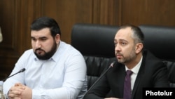 Депутаты Ваагн Алексанян (слева) и Эдуард Агаджанян