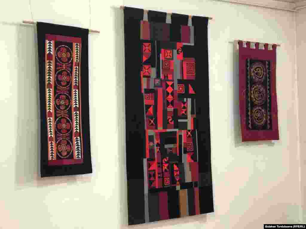 Кимия Төрөгелдиеванын эмгектери.