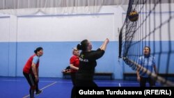 "Барган жерде спортту, волейболду үгүттөйм. Шеринеден спорттун пайдасы көп деп айтам".