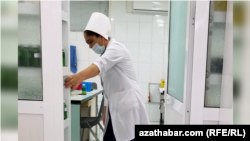 Түркмөнстандын баш калаасы Ашхабаддагы ооруканалардын бири.