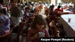 Xaricə təxliyə olunan ukraynalı kimsəsiz uşaqlar 