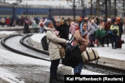 Вокзалда Украина качаклары