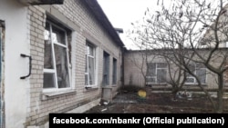Вибуховою хвилею в будівлі школи повибивало вікна та двері (джерело: фейсбук-сторінка голови Дніпропетровської обласної ради Миколи Лукашука)