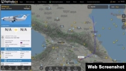 Літак АН-148-100е заходить на посадку в аеропорту Єревану