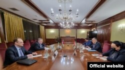 Арзыбек Кожошев менен Алексей Оверчуктун Москвадагы жолугушуусу. 