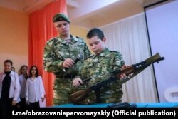 «Дзень прызыўніка» ў Міжшкольным цэнтры дапрызыўнай падрыхтоўкі Першамайскага раёна Менска 16 сакавіка 2022, ілюстрацыйнае фота