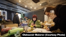 Волонтери приймають запити на допомогу, березень, 2022 року