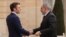Франциянын президенти Эммануэл Макрон менен Армениянын премьер-министри Никол Пашинян, Париж, 2022-жыл.