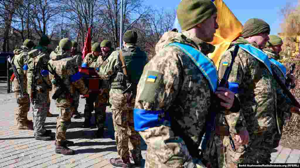 Прощання з полковником ЗСУ Валерієм Гудзем, який загинув внаслідок атаки російських військ на Луганщині. Київська область, 15 березня 2022 року
