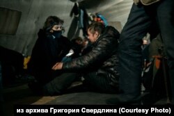 Раздача одежды в "Ночлежке"