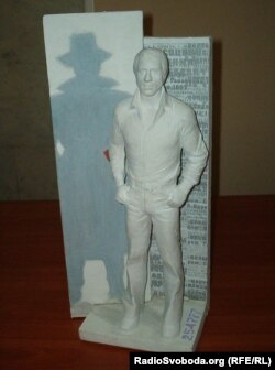 Кінематографісти вважають, що пам’ятник біля кіностудії має вшанувати, передусім, Висоцького-актора