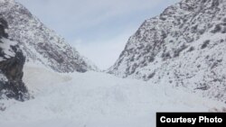 Бишкек-Торугарт унаажолундагы кар көчкү. 