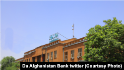 د افغانستان بانک که در کنترول طالبان است سیاست پولی این کشور را تنظیم می کند