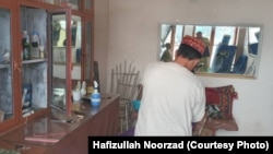 یک سلمانی محلی در فراه