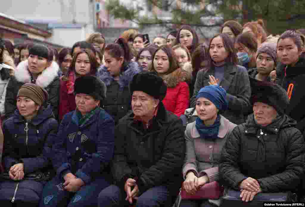 &quot;Гендердик зомбулукка каршы 16 күндүк жигердүүлүк&quot; аттуу эл аралык өнөктүк &quot;Аялдарга жардам көрсөтүү борбору&quot; жана башка Кыргызстандагы ондогон өкмөттүк эмес уюм БУУнун колдоосу менен уюштуруп жатат. Ал 10-декабрга чейин уланат.&nbsp;