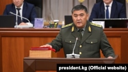 Камчыбек Ташиев приносит присягу в качестве главы ГКНБ. 13 октября 2021 года.