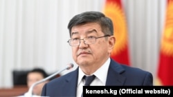 Акылбек Жапаров.