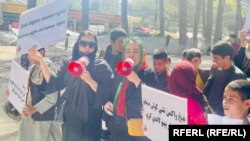 آرشیف٬ راهپیمایی شماری از زنان افغان در شهر کابل