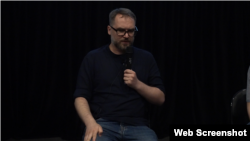 Автор фільму-розслідування «Буча. Яблунська» під час показу у рамках Docudays UA. Київ, 7 червня 2025 року