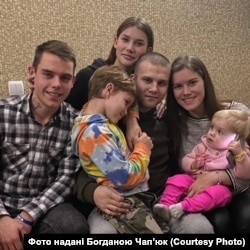 Рідні зустрілись з братом після звільнення з полону