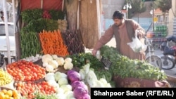 یک ترکاری فروشی محلی در هرات 