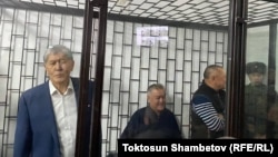 Сот залындагы Алмазбек Атамбаев, 1-декабрь. 