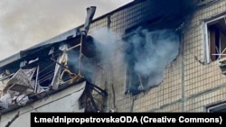 Наслідки одного з попередніх обстрілів Нікополя, архівне фото