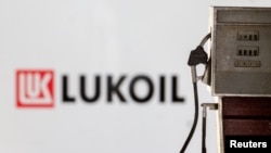 Британія стала першою із країн G7, яка запровадила санкції проти «Лукойлу»
